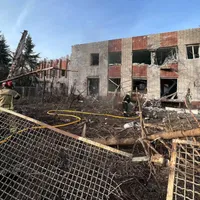 18 persoane dintre care 5 copii, râniți într-un atac rusesc în Dnipro. Două școli, distruse - Foto: X/ @ukrainesinger
