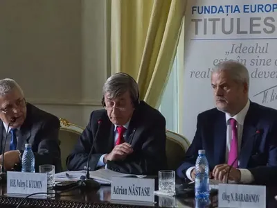 Kuzmin, în mijloc, și Adrian Năstase, la Fundatia Titulescu - Foto: Arhivă