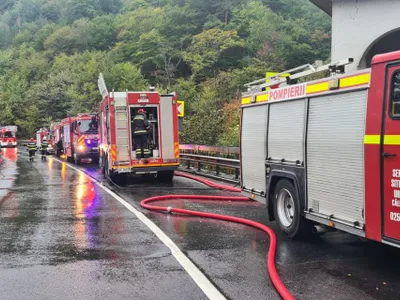 Trafic blocat pe DN7 din cauza unui incendiu la Mănăstirea Cozia Veche - Foto: Facebook/ Se intampla in Valcea