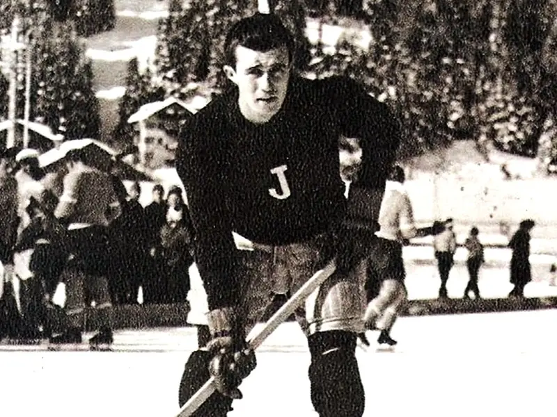 A jucat și fotbal și hochei la CCA și la echipa națională. Patinoarul echipei Steaua poartă numele său Foto: 1923.ro