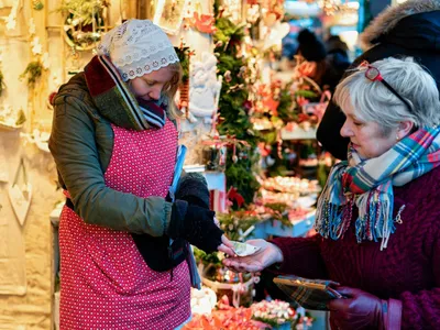 Viața la pensie. Activități care îți schimbă starea de spirit în decembrie. Te ajută să-ți faci prieteni noi - Foto: Freepik (Imagine cu rol ilustrativ)