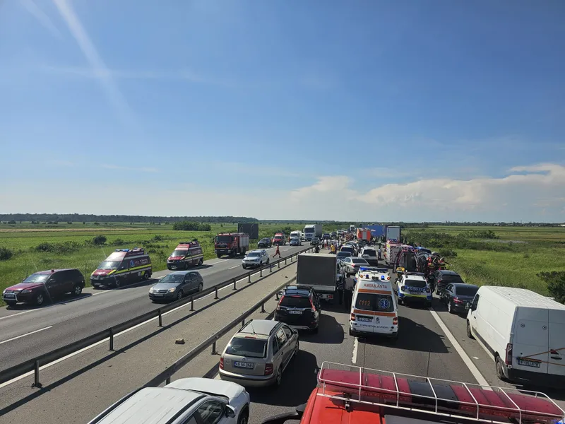 Accident grav pe autostrada A1 cu 3 TIR-uri și 5 autoturisme. Sunt 5 victime. Plan Roșu - Foto: ISU Dâmbovița