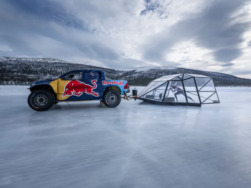 Nou record mondial la patinaj viteză: Kjeld Nuis, 103 km/h pe lacul înghețat Savalen. / Foto: redbull.com