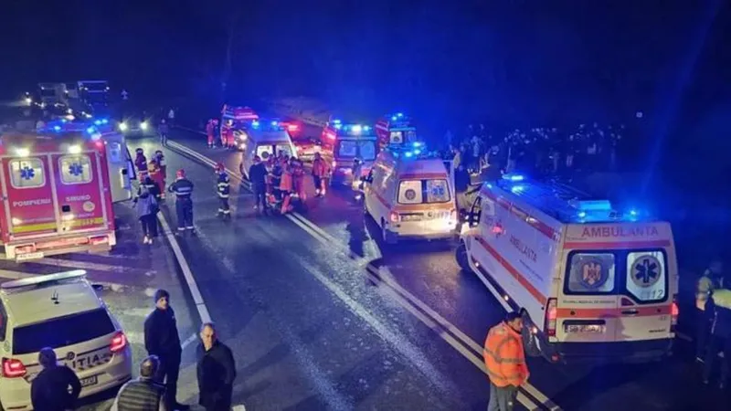 Accident între două autocare, în Sibiu - Foto: ISU Sibiu