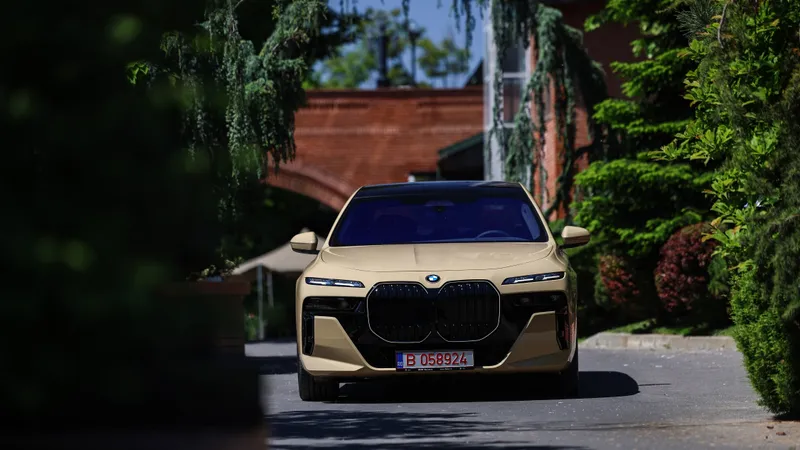 Un român și-a luat un BMW unic. Culoarea Desert Sand Uni costă 7.000 €. Opțiuni de 50.000 € - Foto: Dragoș Savu