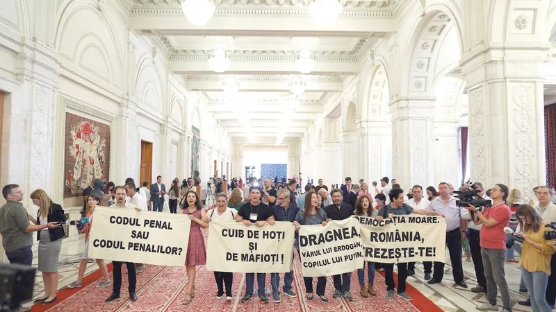 Protest al grupurilor civice în Parlament, cu o zi înainte de condamnarea lui Liviu Dragnea, în dosarul „Fraudă la DGASPC Teleorman“