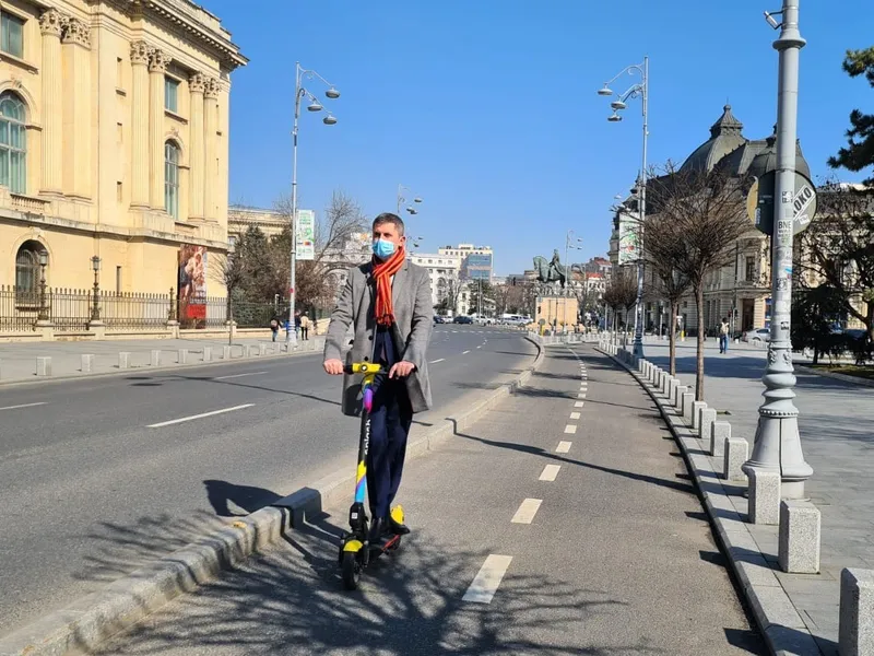 Barna, cu mască în pozele oficiale Foto: Facebook