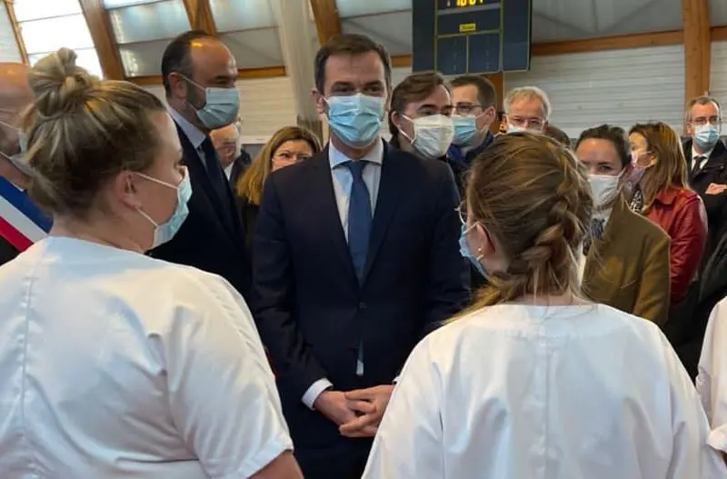 Tinerele din Franţa nu vor mai plăti procedurile medicale legate de controlul naşterilor/FOTO: Olivier Véran