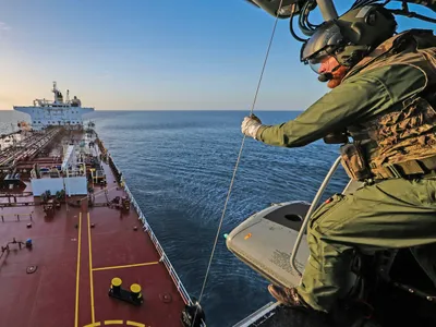Un comando al Marinei Regale Britanice a confiscat un petrolier al Rusiei - Foto: Profimedia Images