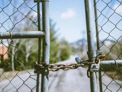 2 companii de renume românești, în faliment. Sute de angajați, cpncediați. Zeci milioane €, pierdute - Foto: Pexels / Travis Saylor