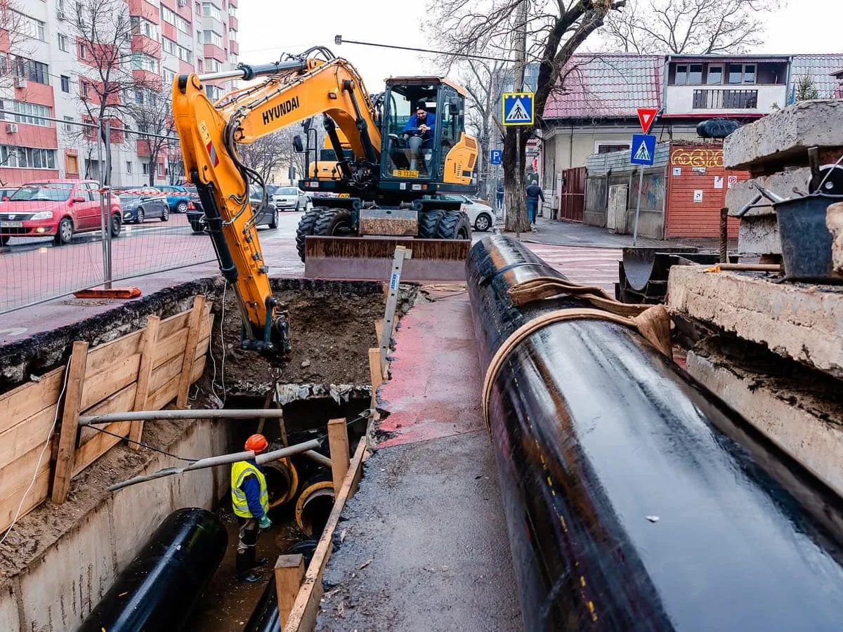 Peste 780 de locuințe din Capitală, fără apă caldă. Termoenergetica anunță lucrări în 4 Sectoare - Foto: Facebook/Nicusor Dan.