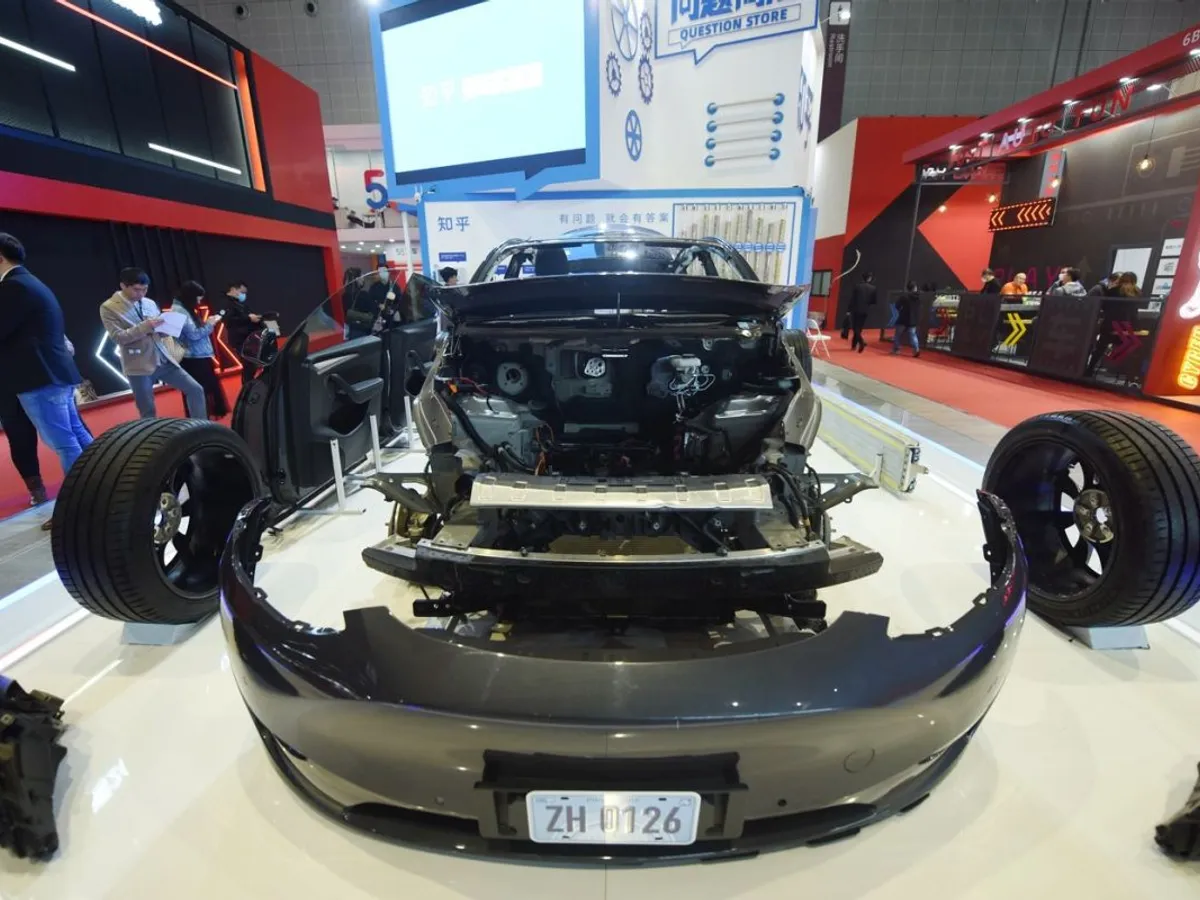 Automobil Tesla Model Y desfăcut - Foto: Profimedia Images