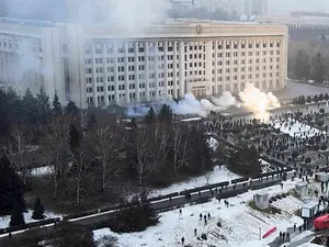 Kazahstan: Forţele de ordine au deschis focul asupra protestatarilor în piaţa centrală din Almatî. / Foto: biziday.ro