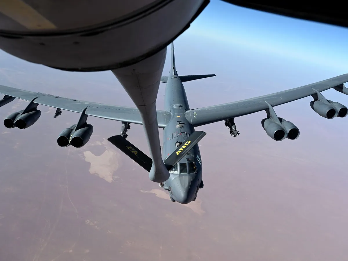 Un avion nuclear al SUA B-52H, misiune în Baltica, la câteva zeci de km de orașul lui Putin, St.Petersburg