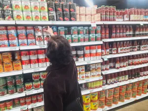 Taxele lui Trump la oțel și aluminiu: Producătorii de conserve și băuturi trec la ambalaje de carton - Foto: Profimedia Images (Imagine cu rol ilustrativ)
