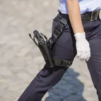 Un bărbat a fost împușcat în picior de polițiști. A amenințat forțele de ordine cu un topor - Foto: Profimediaimages.ro (Imagine cu caracter ilustrativ)