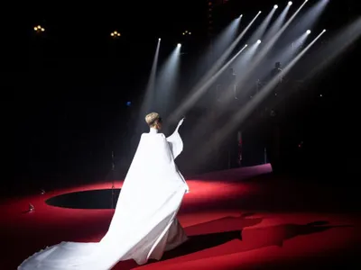 Ce surpriză! ”Cea mai frumoasă femeie din lume” a revenit: apariție spectaculoasă la Săptămâna Modei de la Paris