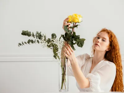 Ce să pui în vază ca să reziste florile mai mult? Ai tot ce îți trebuie în casă pentru acest truc - Foto: Freepik (Imagine cu rol ilustrativ)