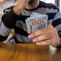 Un client care a lăsat 3.000$ bacșis, dat în judecată de restaurantul unde a consumat de doar 13$ - Foto: Profimedia images - Caracter ilustrativ