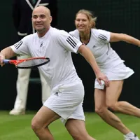 Andre Agassi și soția, sa, Steffi Graf, vor juca un meci demonstrativ în România - Foto: Facebook/Steffi Graf/Tenis News