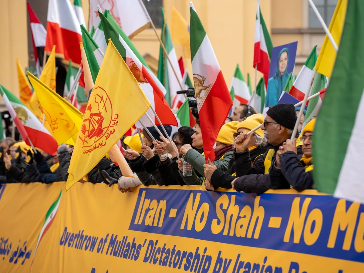 Poporul iranian, revoltă împotriva regimului și a posibilei reveniri a șahului - Foto: Profimedia Images