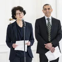 Cercetătoarea din spatele vaccinului Pfizer, Özlem Türeci și Uğur Şahin, soțul ei Foto: Bundespresident.de