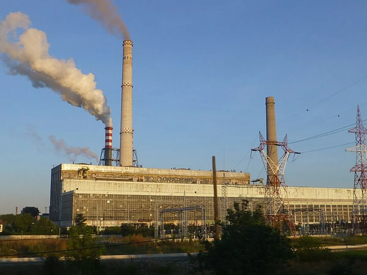 Termocentrala Işalniţa, o mare unitate din anii comunismului, devenită acum o relicvă desuetă - Foto: Wikipedia/User:Beroesz/CC BY-SA 2.5 hu