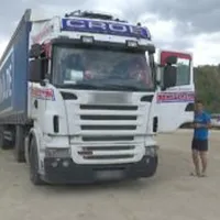 FOTO A parcat camionul pe Plaja de la Corbu pentru un sejur cu familia în Rezervația Deltei Dunării /observatorulconstanta