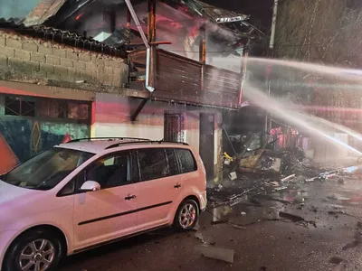 Un pompier din Ploieşti se zbate între viaţă şi moarte după ce o butelie a explodat în incediu Foto: ISU Prahova