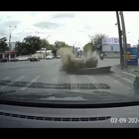 Pericol extrem! O magistrală de gaze de sub un bulevard din București a explodat - Foto: captură video