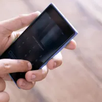 I-a furat unei femei telefonul din mână, apoi i-a pulverizat spray lacrimogen în ochi - Foto: freeimageslive.co.uk