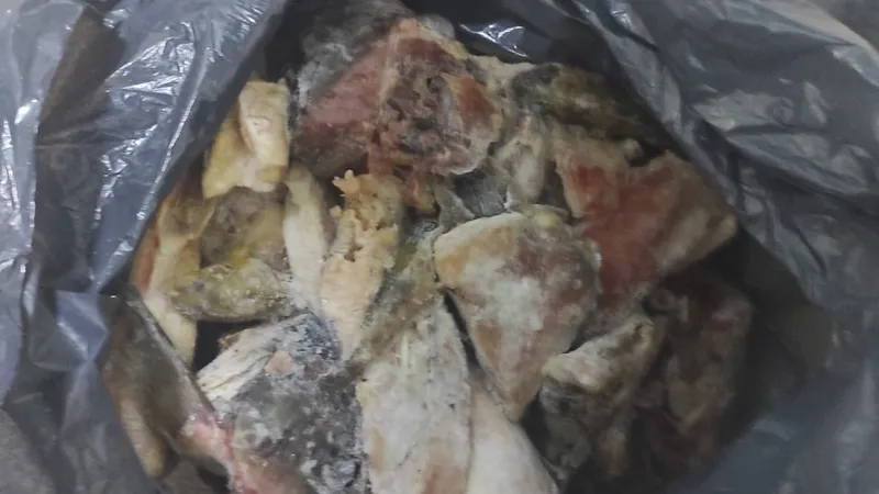 Carne pui cu salmonella în magazinele din România. Avea termen de valabilitate până în 2025 Foto: foto/ ANSVSA