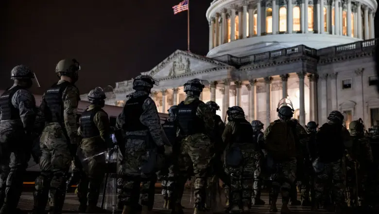 Membri ai Gărzii Naţionale în faţa Capitoliului SUA/FOTO: Getty Images