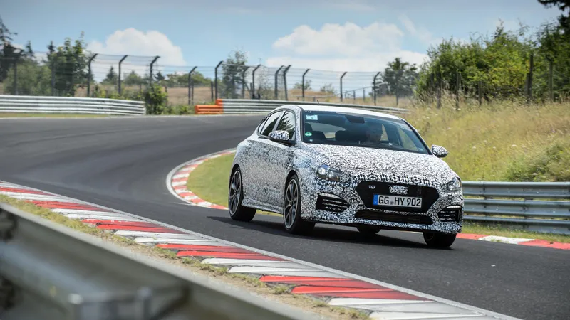 Hyundai i30 Fastback N a fost surprins în teste pe circuitul Nürburgring din Germania.