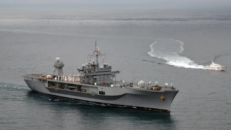 Nava comandant a Flotei SUA din Marea Mediterana, USS Mount Whitney a făcut o escala in portul Constanța. / Foto: hotnews.ro