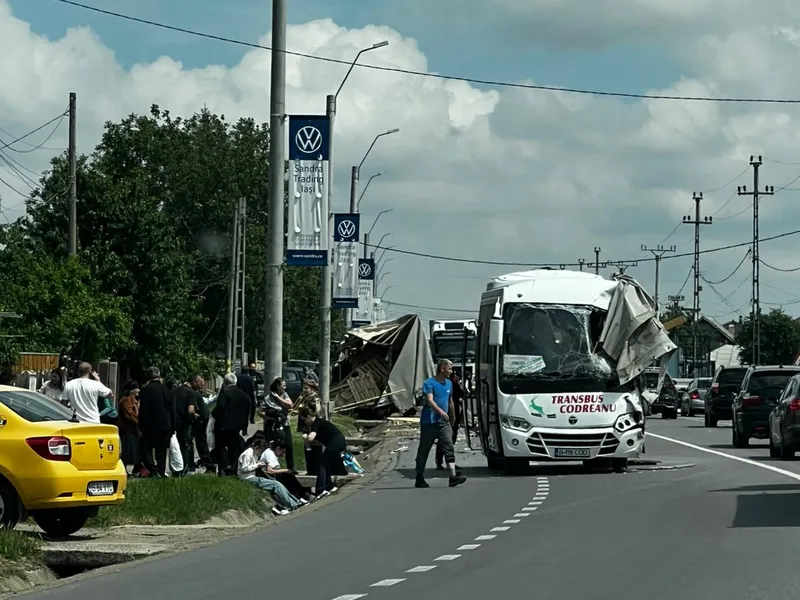 Accident grav la Lețcani, în județul Iași. Mai multe persoane sunt rănite. S-a activat Planul Roșu - Foto: ISU Iași