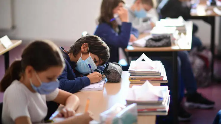 Un număr de 494 de clase/grupe şi-au suspendat activitatea didactică cu prezenţă fizică în perioada 23 februarie - 1 martie (ora 18,00) din cauza infectărilor cu noul coronavirus. / Foto: rfi.ro