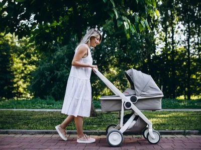 Bebeluș în cărucior - Foto: Freepik (rol ilustrativ)