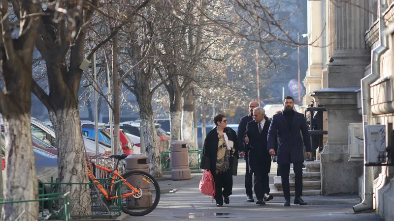 De ce nu apare Călin Georgescu la protestele făcute în numele lui? Are oroare de proprii alegători? - Foto: INQUAM PHOTOS / Octav Ganea