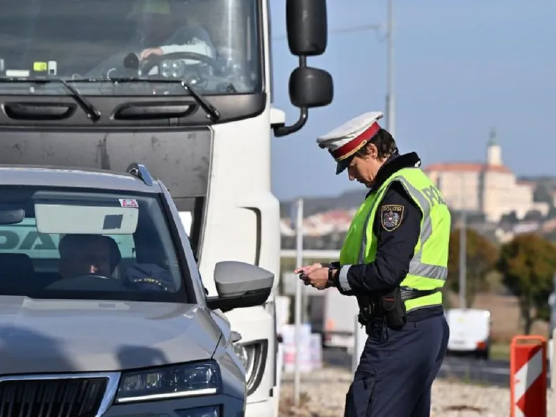 Polițiștii fac controale la granițe Foto: Profimedia Images - rol ilustrativ