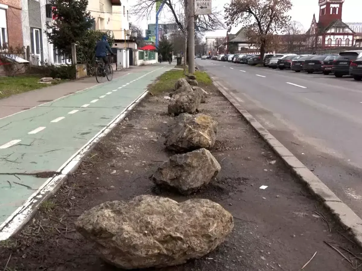 „Bolovanișoara”, noua poreclă a Timișoarei după apariția bolovanilor pe străzi. De unde au apărut pietrele?