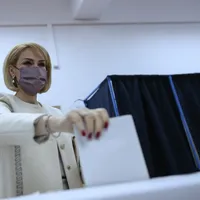 Gabriela Firea a pierdut clar în fața lui Nicușor Dan la alegerile din 2020 Foto: INQUAM Photos/Sabin Cirstoveanu