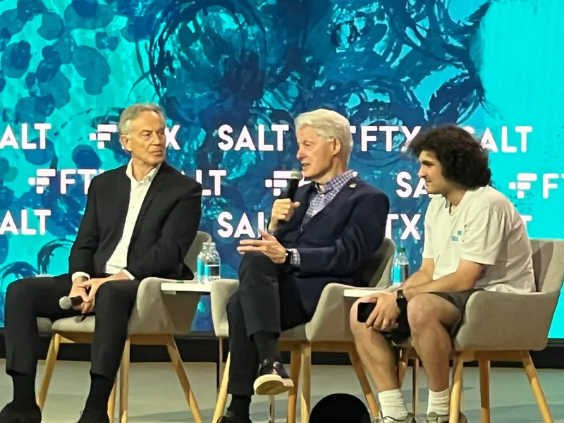 Tony Blair, Bill Clinton și patronul companiei de cripto falimentară - FOTO: Twitter