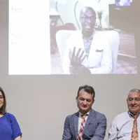 Avocata Iustina Ionescu, Adrian Coman, tatal lui, Liviu, si sotul sau, Clai Hamilton (FOTO: Inquam Photos - Octav Ganea)