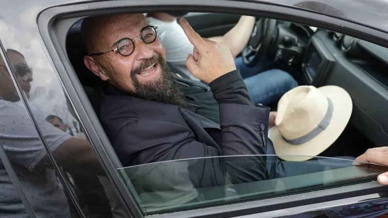 Judecătoarele care l-au eliberat pe Piedone au salarii între 25.000 - 28.000 lei/lună - Foto: IINQUAM PHOTOS / George Călin