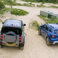 Provocare extremă: Cine merge mai bine în off-road, Dacia Duster sau Land Rover Defender? / Foto: captură video