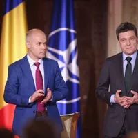 Nicuşor Dan şi Daniel Funeriu, la dezbaterea electorală de la TVR 1 - Foto: INQUAM PHOTOS/George Călin