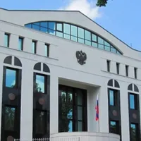 Rusia își suspendă serviciile consulare din Moldova. Ce au descoperit pe acoperișul instituției Foto:publika.md