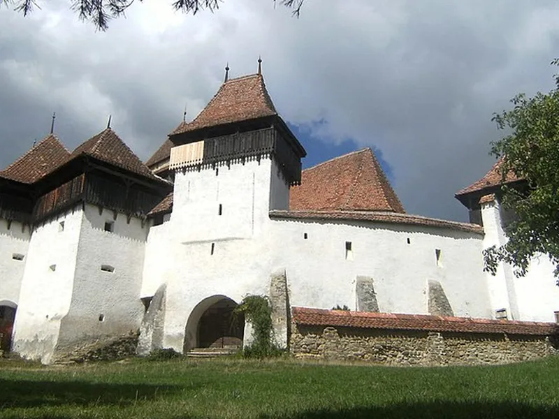 Biserica fortificată din Viscri - Foto: Wikimedia/Anamaria Sidonia Ravar/CC BY-SA 3.0 ro