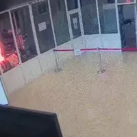 VIDEO Flăcări în Parlament. Un angajat a fost stropit cu benzină. Cum a fost stins incendiul? - Foto: Antena3